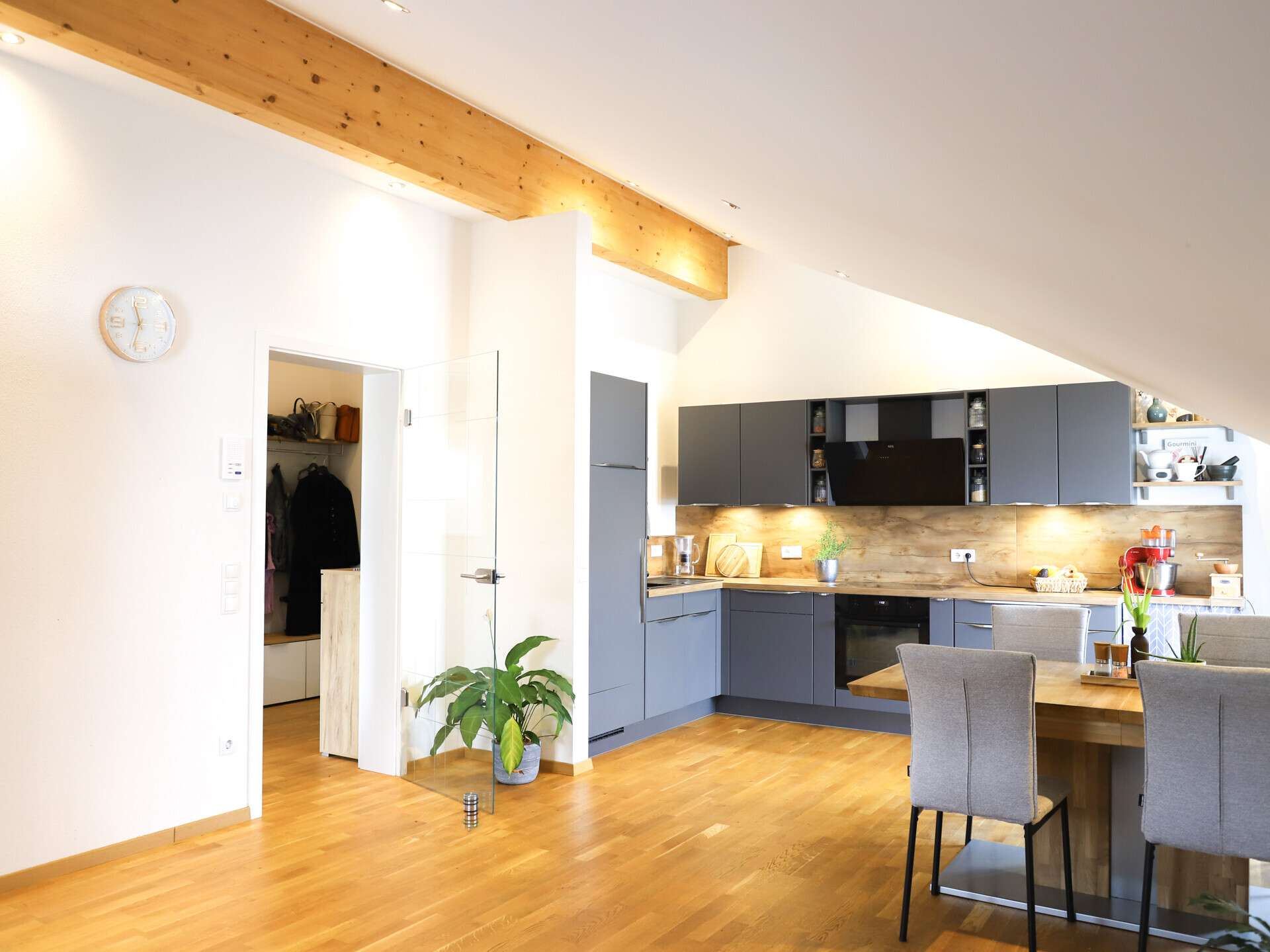 Ankommen & Wohlfühlen – moderne 3-Zimmer-Wohnung mit Balkon und Einbauküche – Wohnung in Tiefenbach